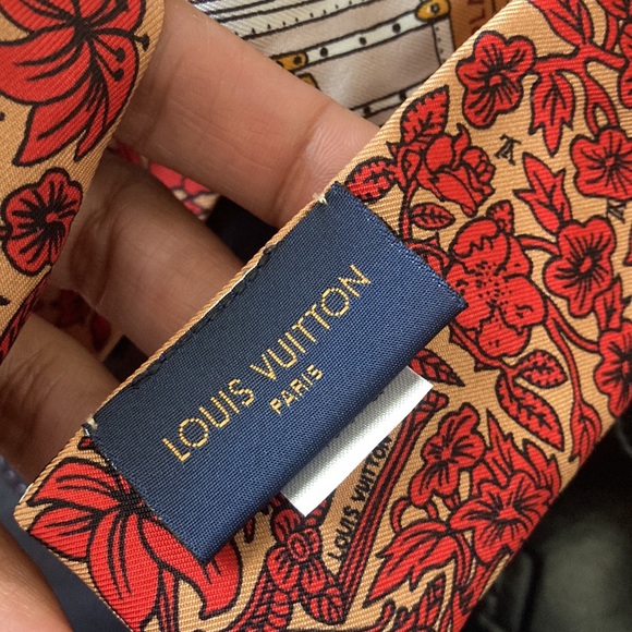 Authentic Louis Vuitton Twilly - Picture 6 of 8